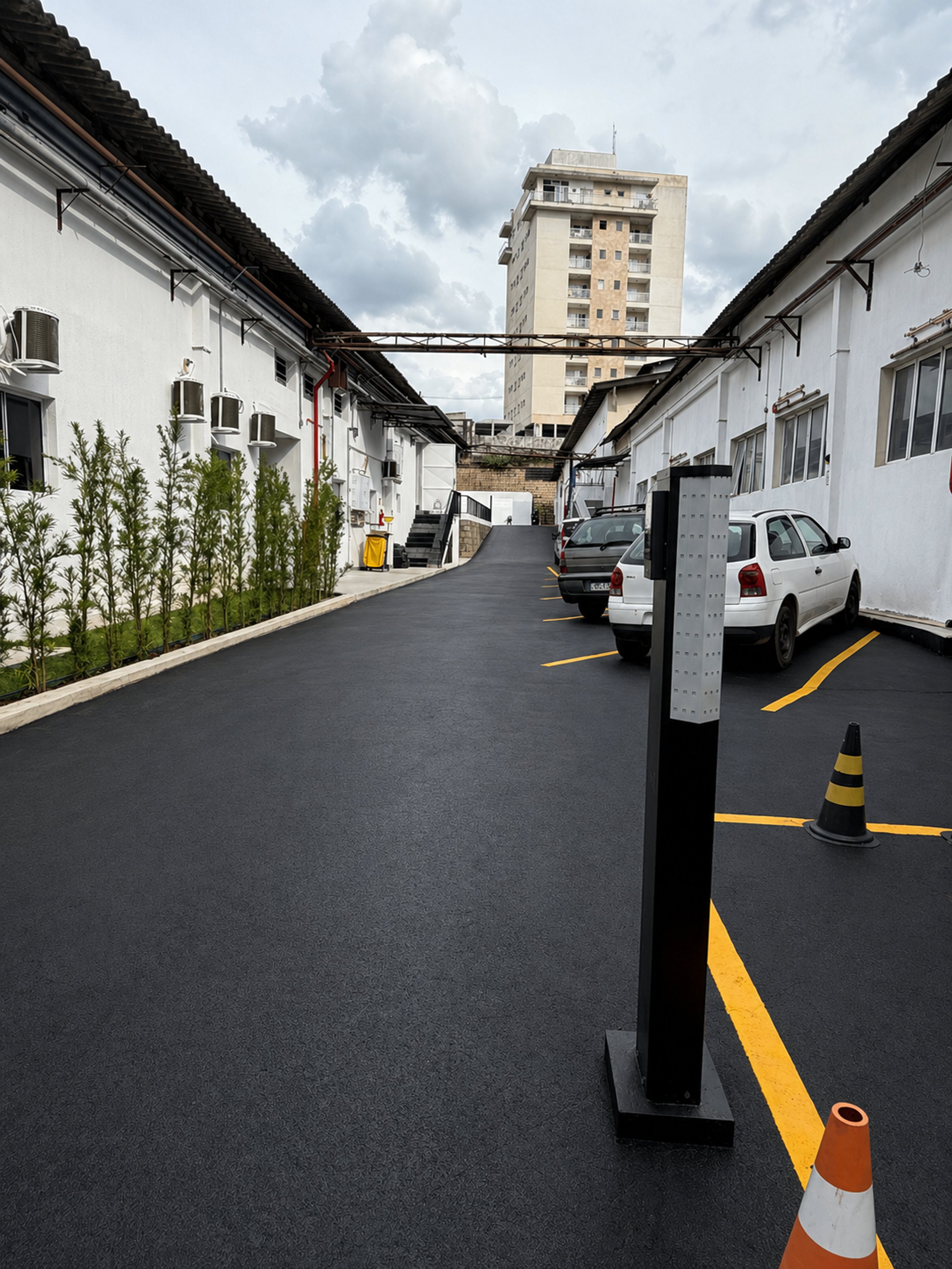Suíte 102 — Espaçosa com Banheiro Privativo, Wi-Fi