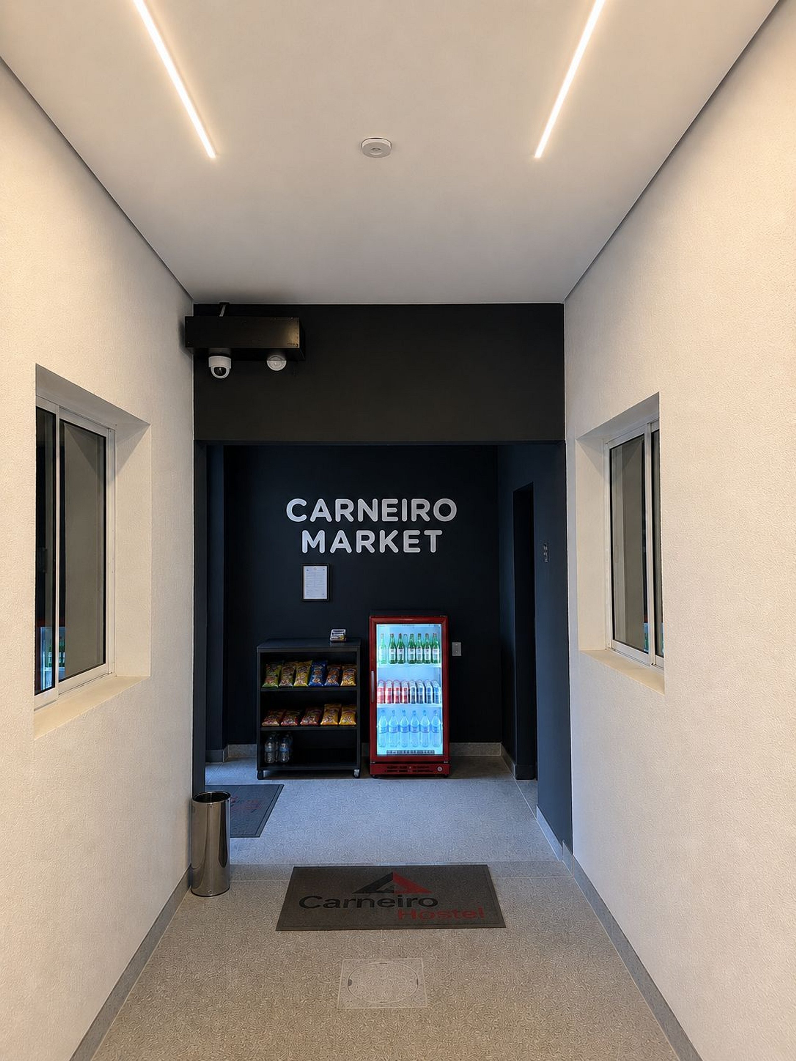 Suíte 102 — Espaçosa com Banheiro Privativo, Wi-Fi