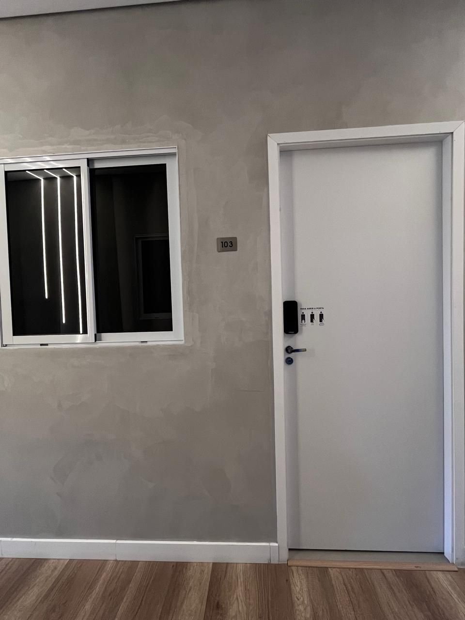 Suíte 103 — Espaçosa com Banheiro Privativo, Wi-Fi