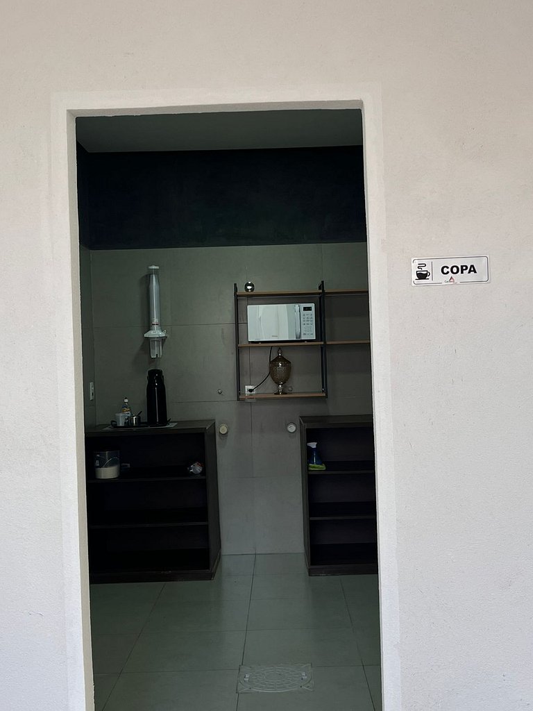 Suíte 110 — Espaçosa com Banheiro Privativo, Wi-Fi