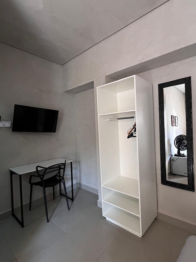 Suíte 113 — Espaçosa com Banheiro Privativo, Wi-Fi