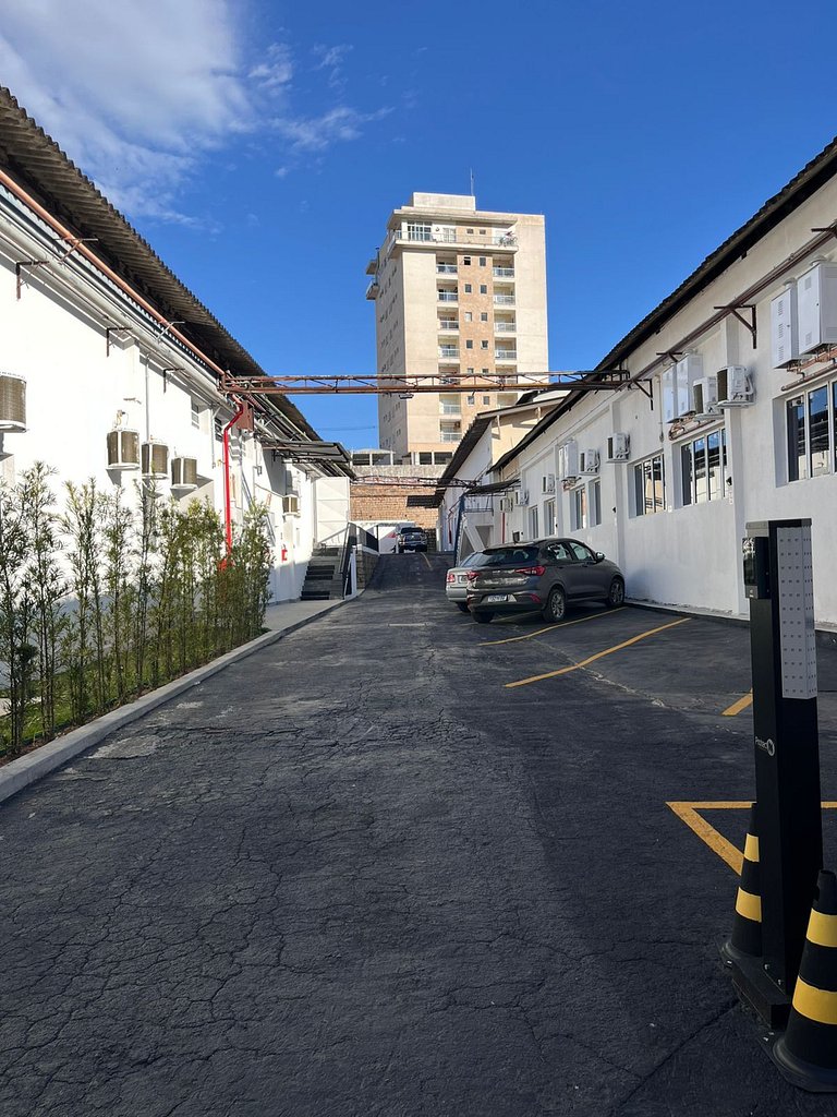 Suíte 116 — Espaçosa com Banheiro Privativo, Wi-Fi