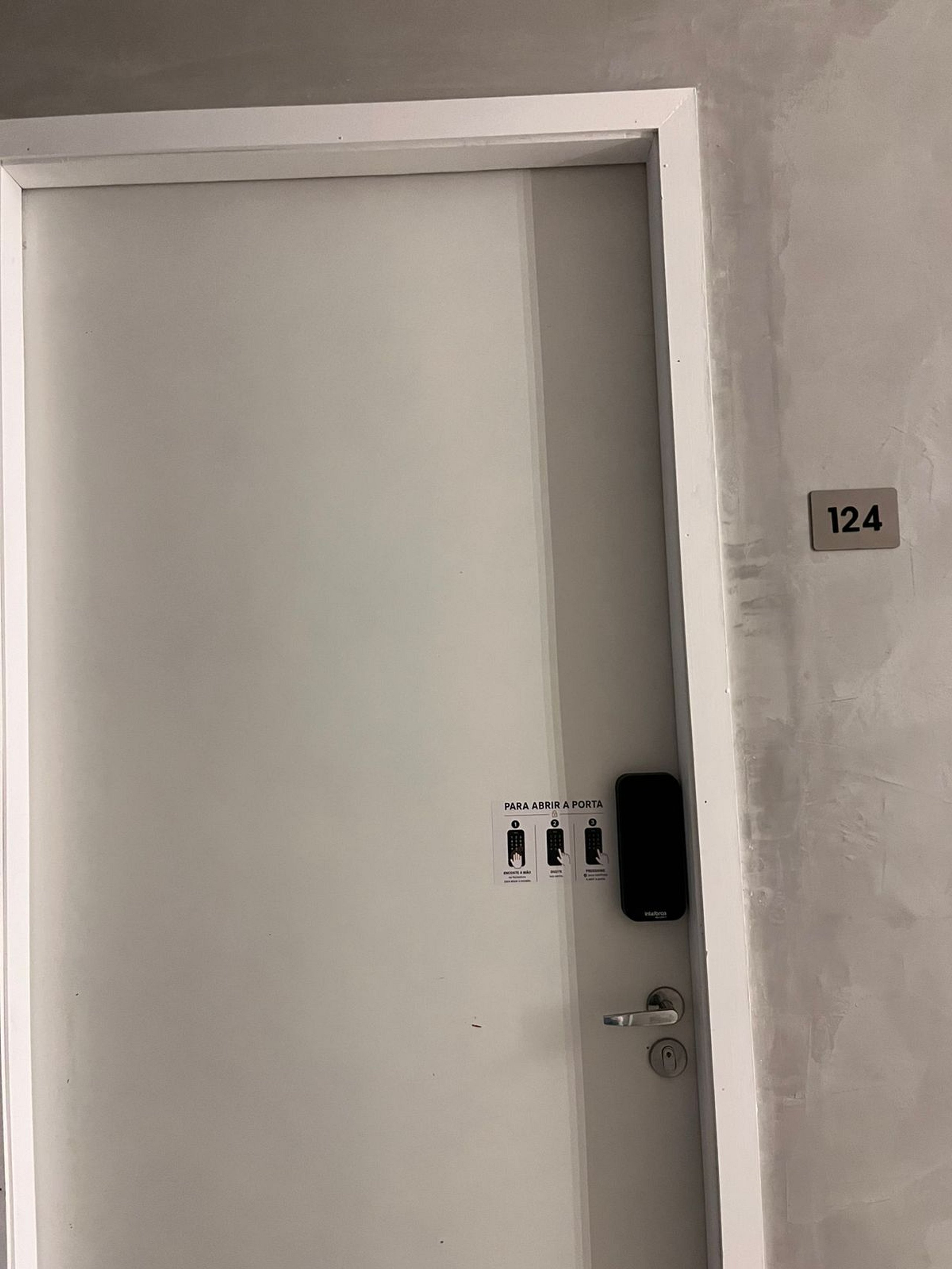 Suíte 124 — Espaçosa com Banheiro Privativo, Wi-Fi