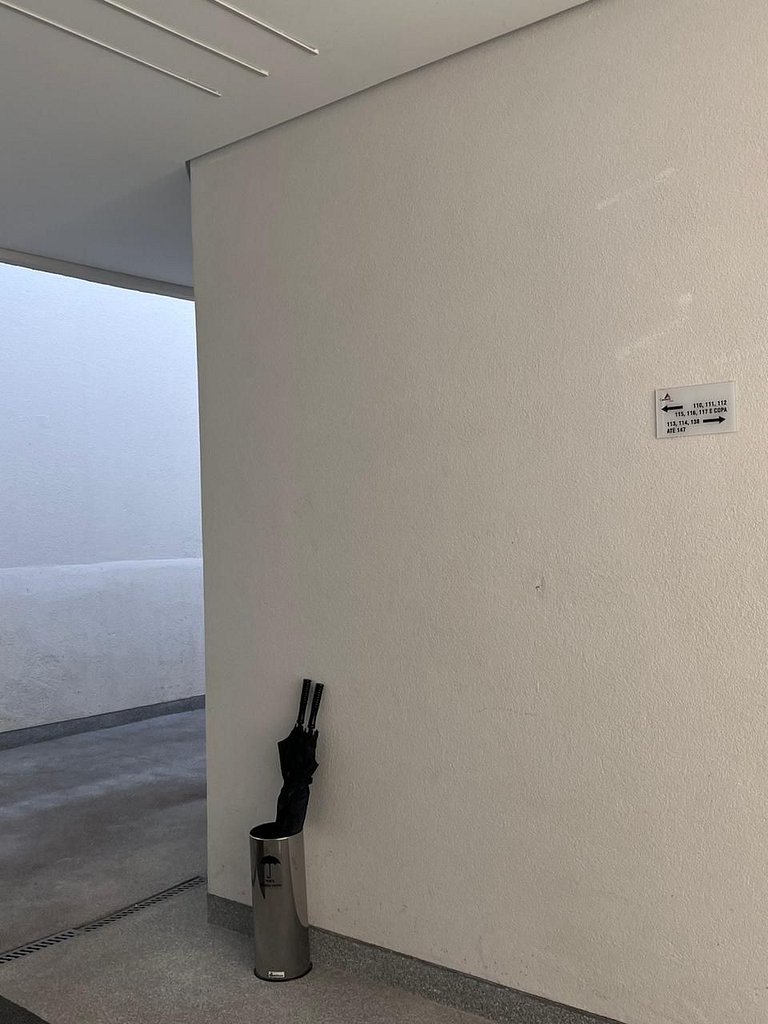 Suíte 109 — Espaçosa com Banheiro Privativo, Wi-Fi
